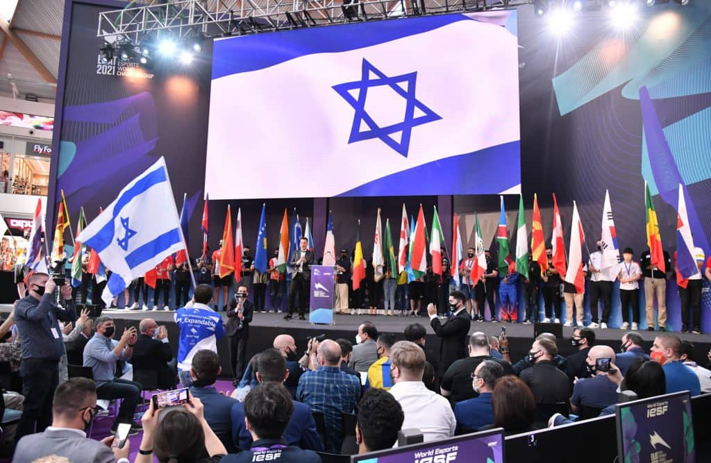 במת האליפות ורחבת התחרות באטריום של האייס מול באילת